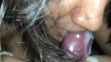 Sexy Bangla milf gives a desi blowjob