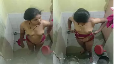 Neighbor spying bhabhi nude bath in bathroom