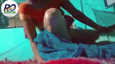 Desi wife ki doggy style me chudai gaar ke saree removing hindi