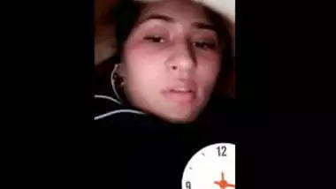 Paki girl showing boobs and pussy on video call