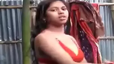 A girl records her desi Bangla sex MMS for her lover