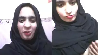 Bangladeshi burkha girl boobs show and pussy