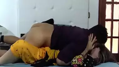 A sex addict man rams his lover like a beast in Bangladeshi bf