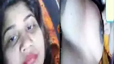 Village bhabhi showing big boobs on video call