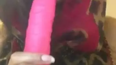 Horny Muslim Milf Sucks Pink Toy Urdu