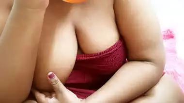 Indian desi aunty with sexy tits