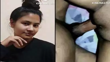 Girlfriend losing virginity in Hindi sex video