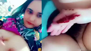 Beautiful Pakistani sex GF naked viral show