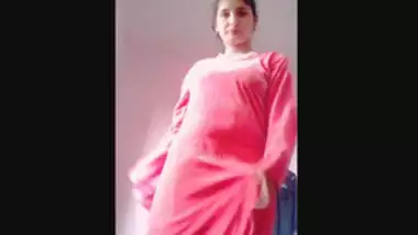 Cute paki girl Showing