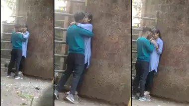 Gal caught sneakily making out with lover in outdoor Desi mms action