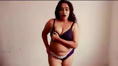 desi indian gujarat ki ladki ki boobs aur choot dekhi