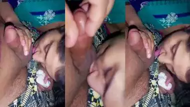 Village lady’s desi blowjob makes a man cum profusely